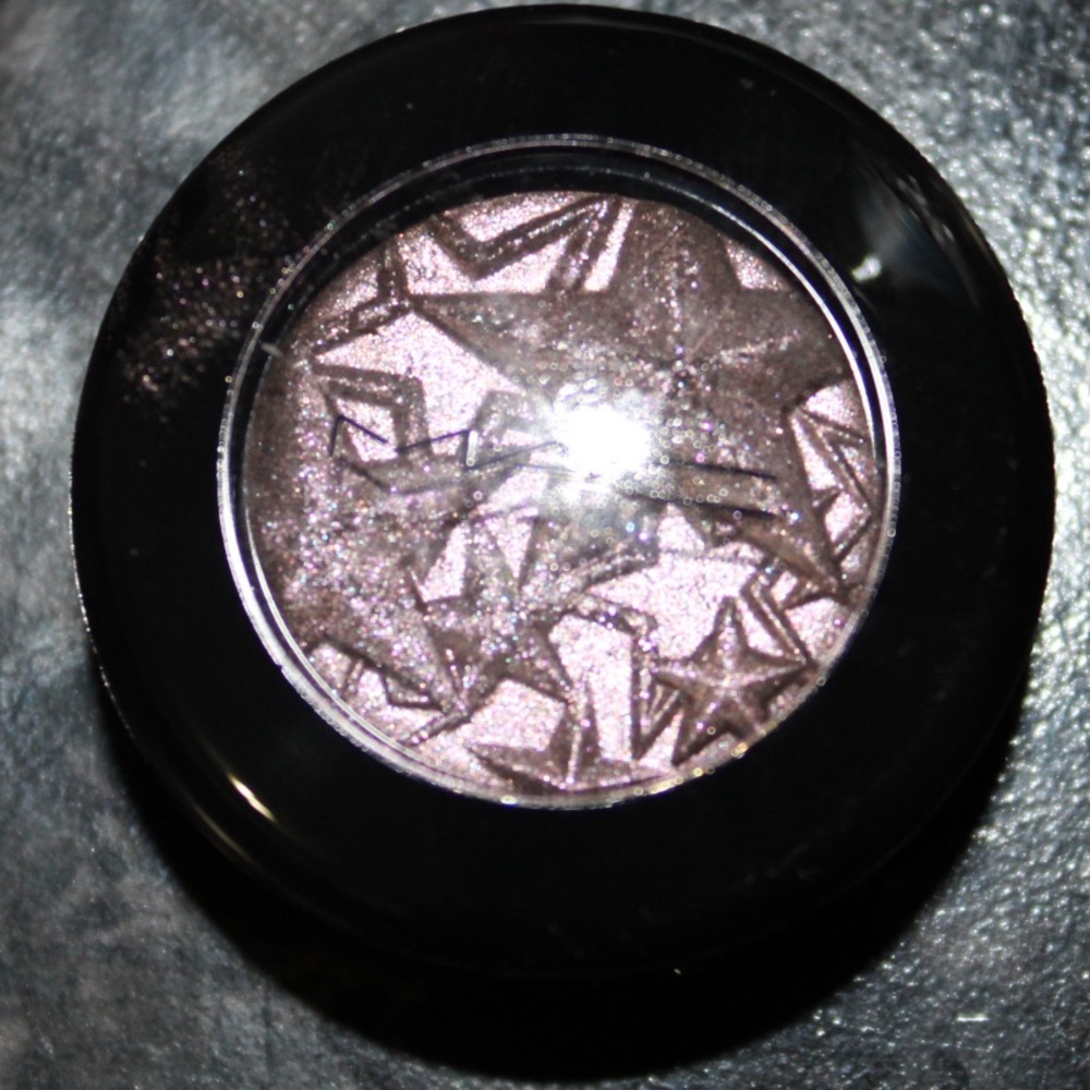 M.A.C extradimension eyeshadow